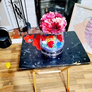 Artificial flower arrangement